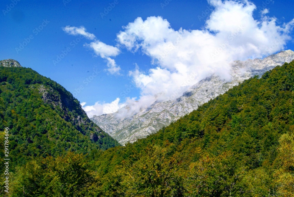 Paisaje de montaña Paisaje de montaña