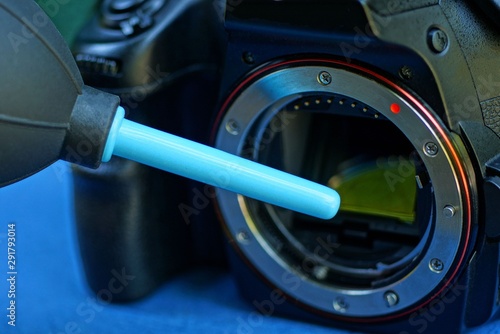 plastic pear cleans the matrix on a black camera