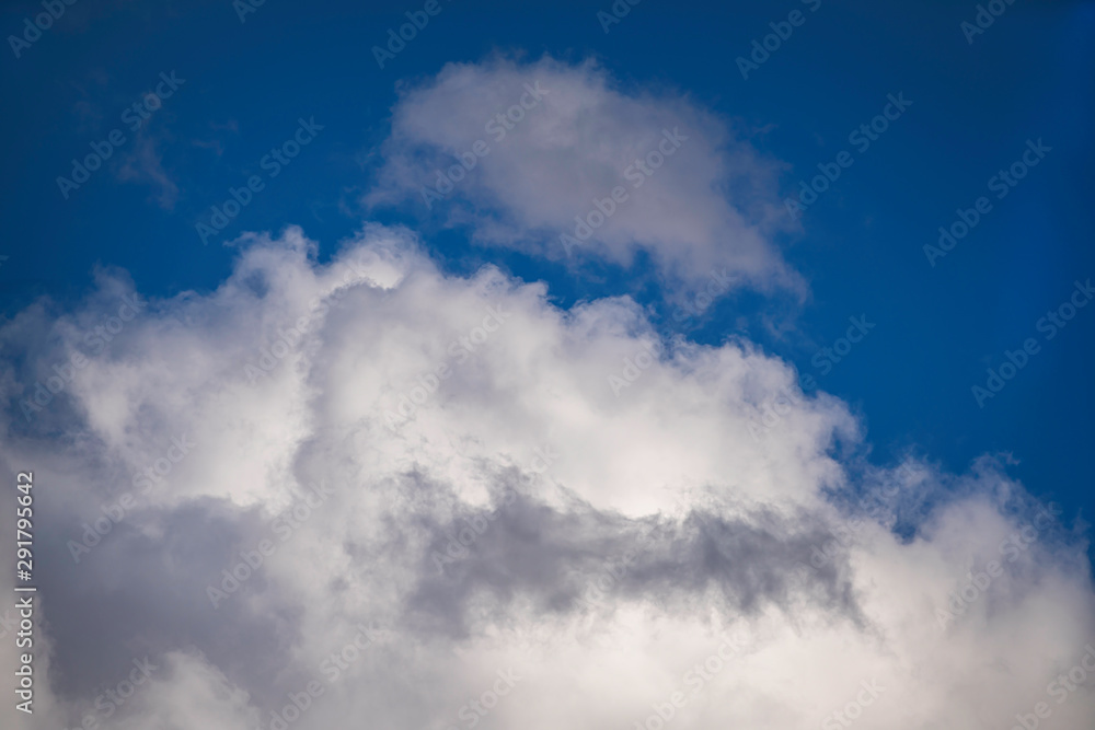 Fototapeta premium Cloudscape with a blue sky and dramatic clouds.