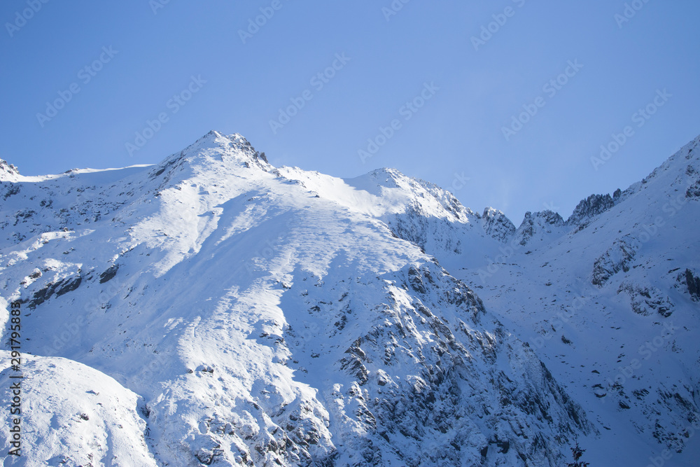 White peaks under heavy snow