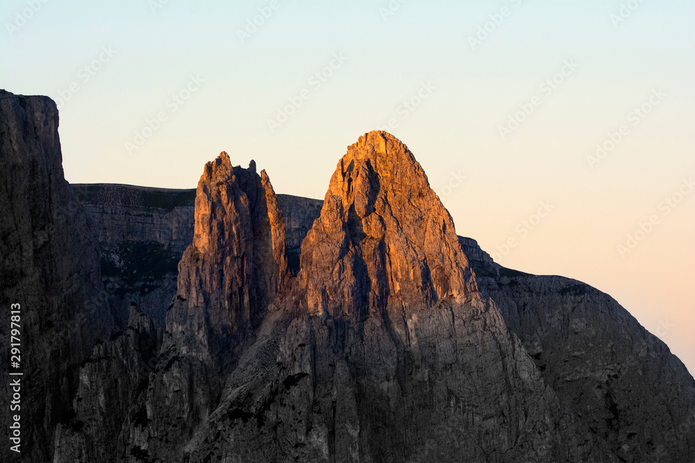 Der Schlern im Morgenlicht - Seiseralm - Südtirol