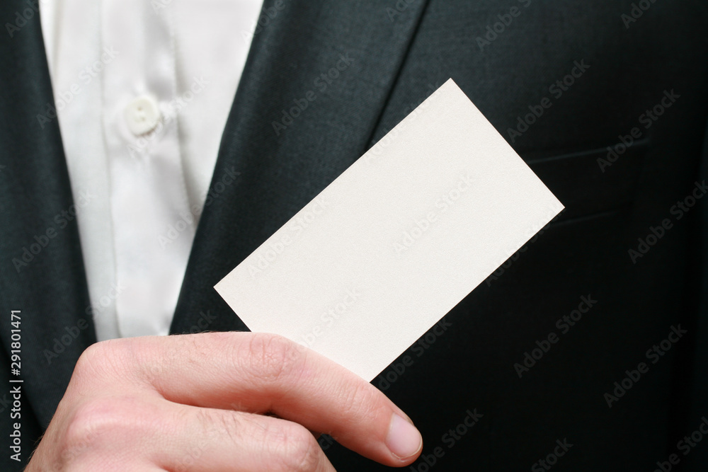 Obraz premium Close-up of business card in business mans hand