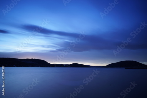 Niebieska godzina nad Drøbak w Norwegii 