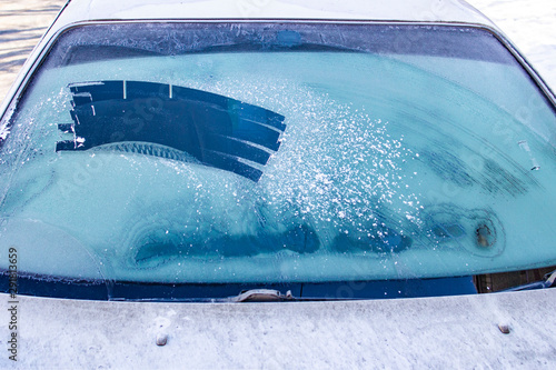 Fotografie cleared the frost on the windshield in the cold, front and rear blurring the bac