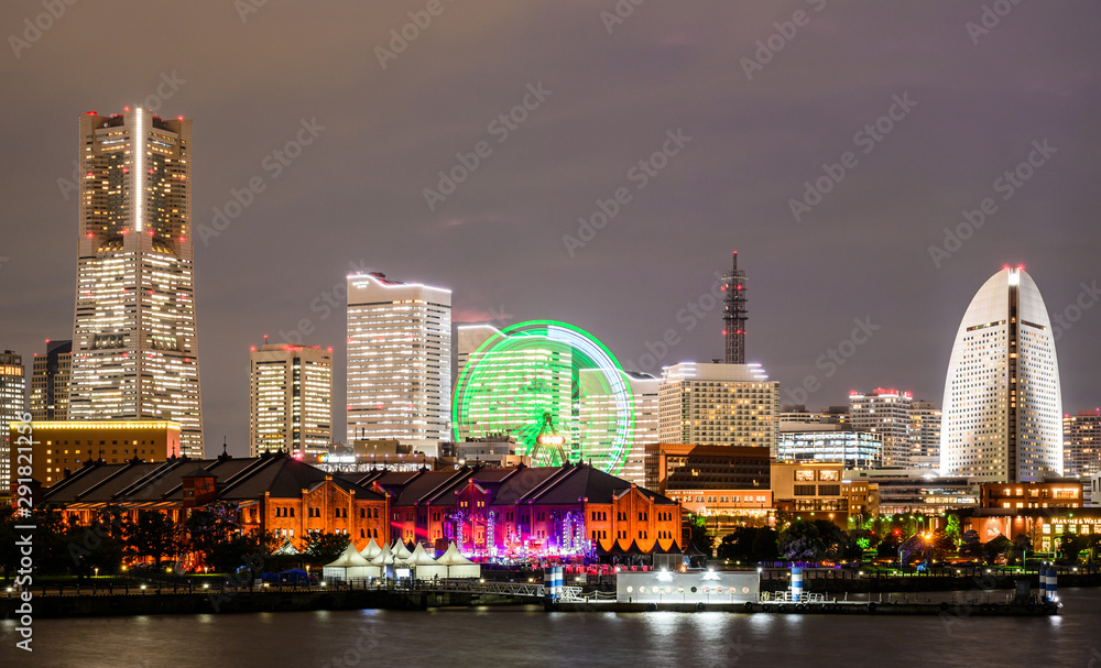 横浜 赤レンガ倉庫とみなとみらい 夜景 Stock Photo Adobe Stock
