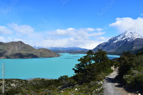 Ruta a orilla del lago