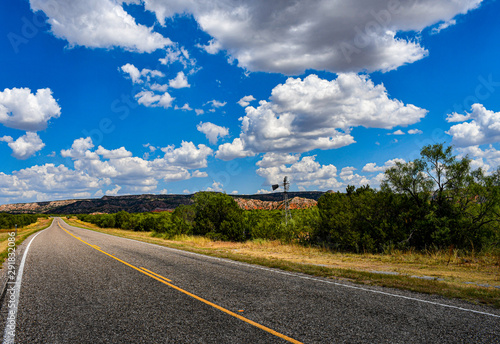 Foto The Road goes on forever