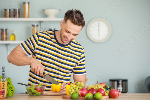 Handsome man with healthy p...