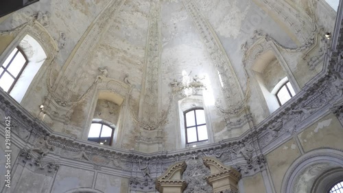 Wallpaper Mural Handheld camera pan of church interior. Torontodigital.ca