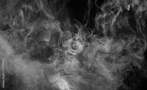 Obraz na płótnie Smoke isolated on black background w salonie