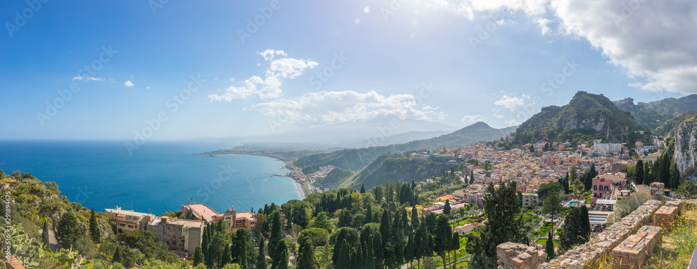 Panorama of Sicily between sea, mountain and city