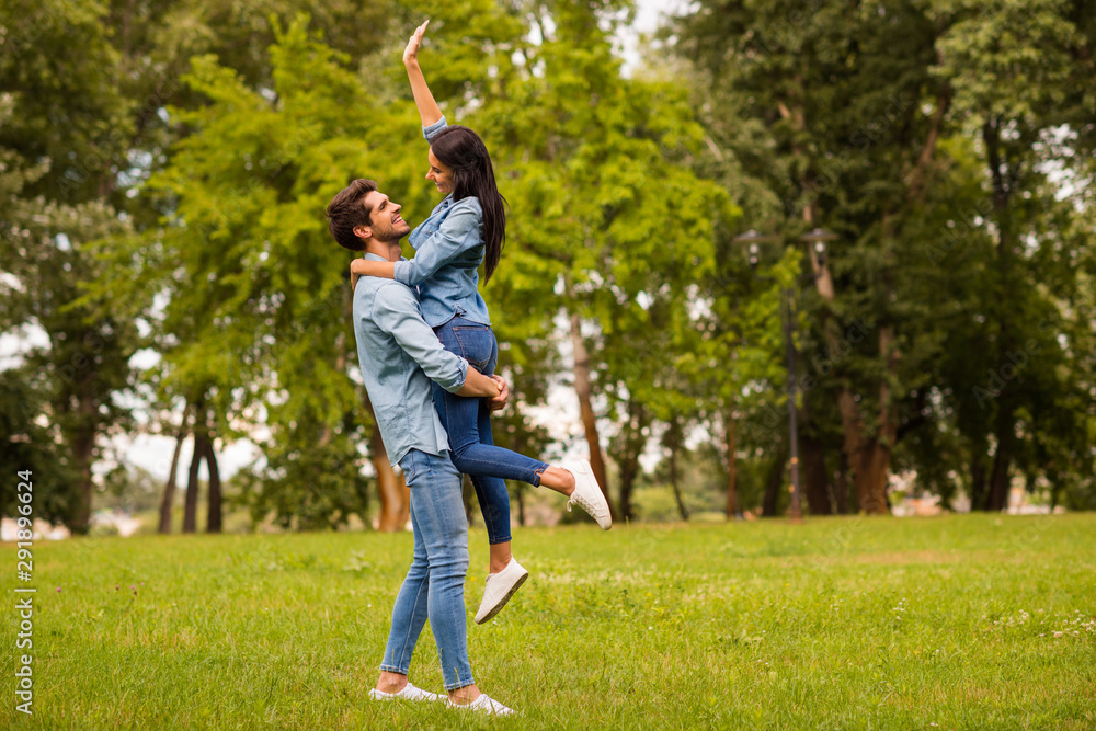 Full body profile photo of overjoyed pair in green park celebrating anniversary wear casual denim outfit