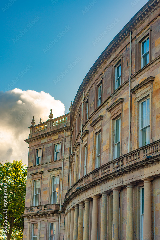 Fototapeta premium Semi Circular Terrace of Victorian Flats in the West End of Glasgow