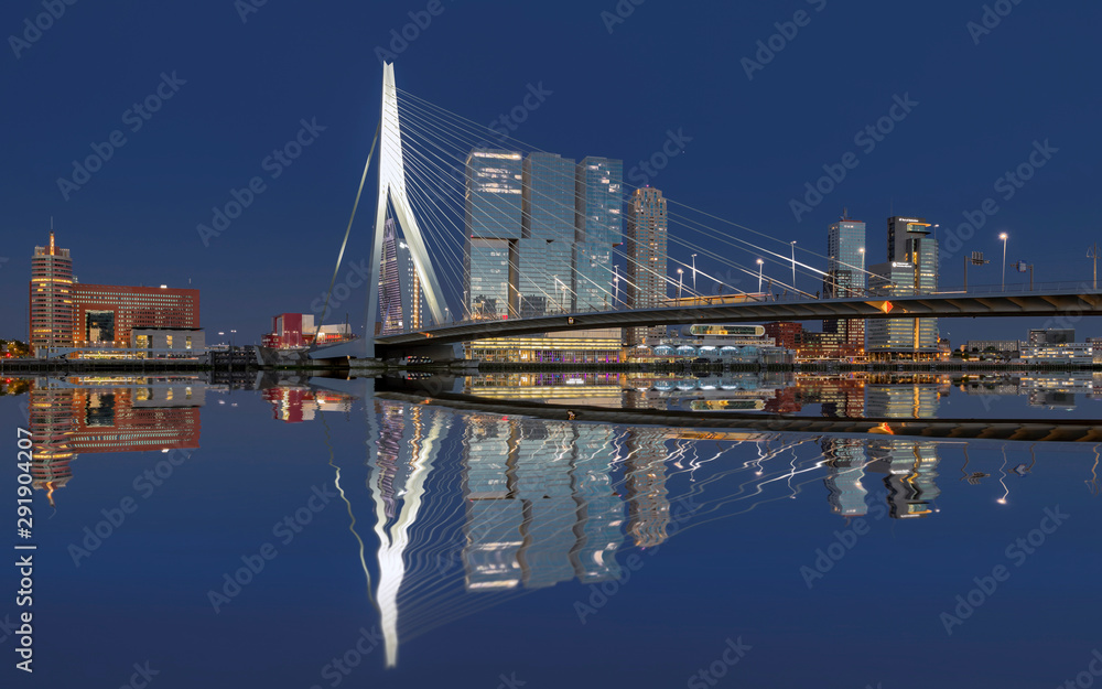Erasmusbrücke Rotterdam Skyline Spiegelung