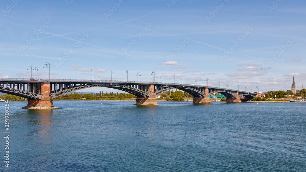 Mainz, Theodor-Heuss-Brücke. 19.09.2019. Mainz, Theodor-Heuss-Brücke. 19.09.2019.