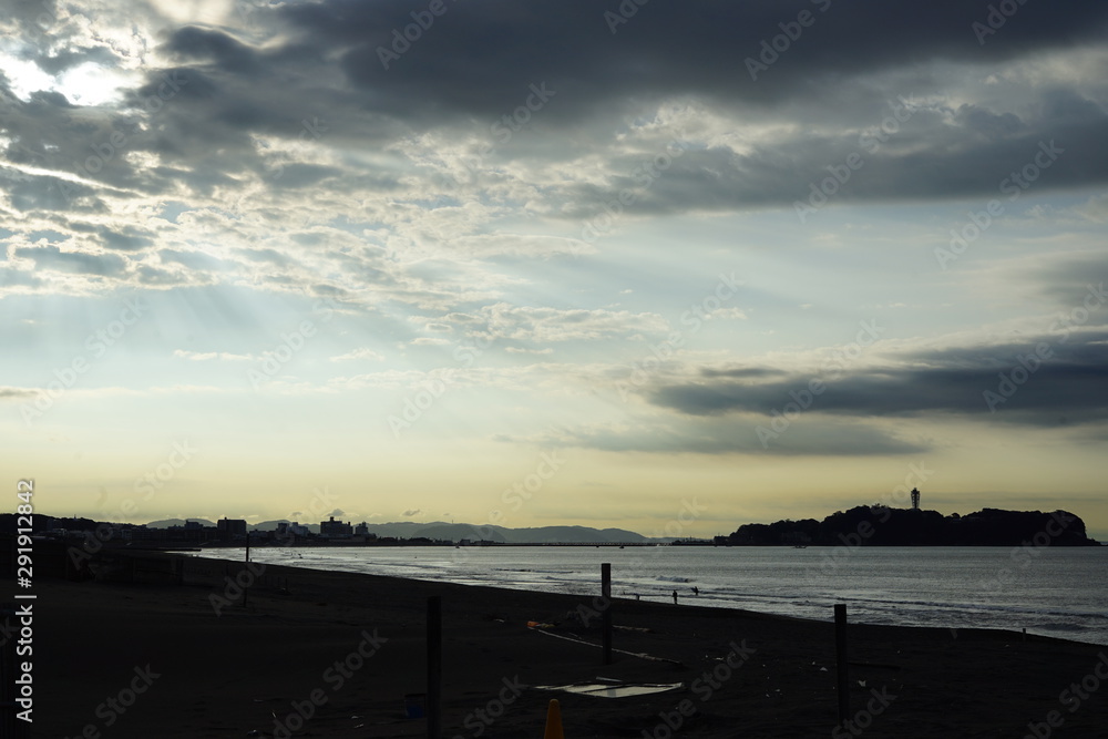 江の島の朝日