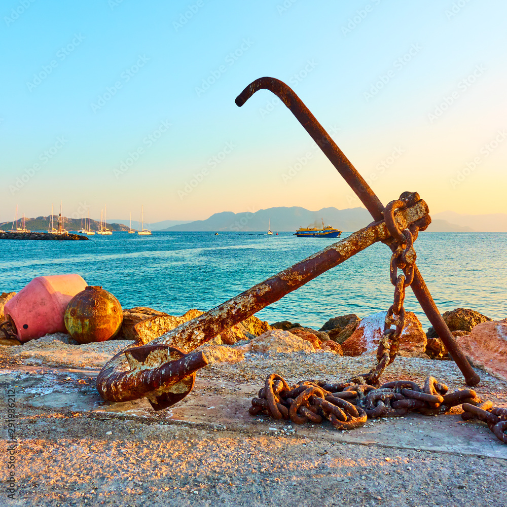 Obraz premium Old ship anchor on pier in port of Aegina