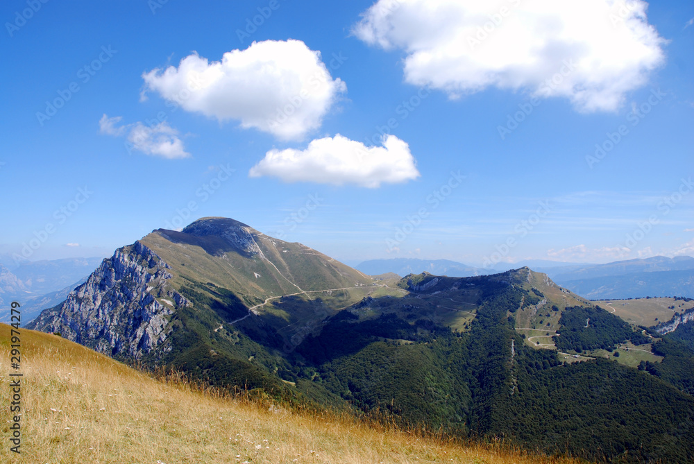 Berg Monte Baldo am Gardasee in Norditalien Berg Monte Baldo am Gardasee in Norditalien