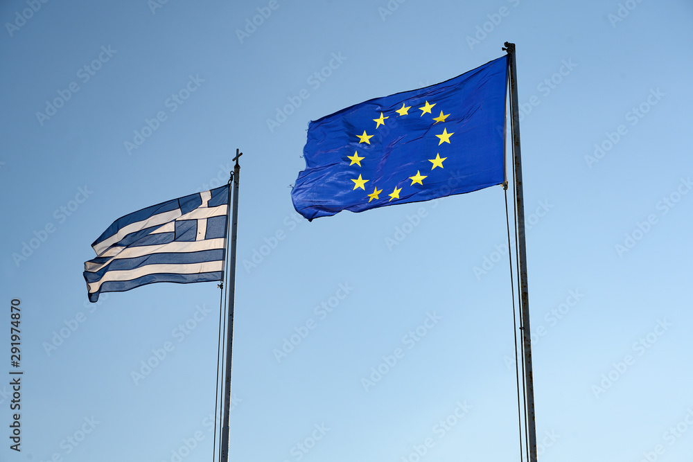 Europafahne und griechische Fahne, Insel Lesbos, Griechenland