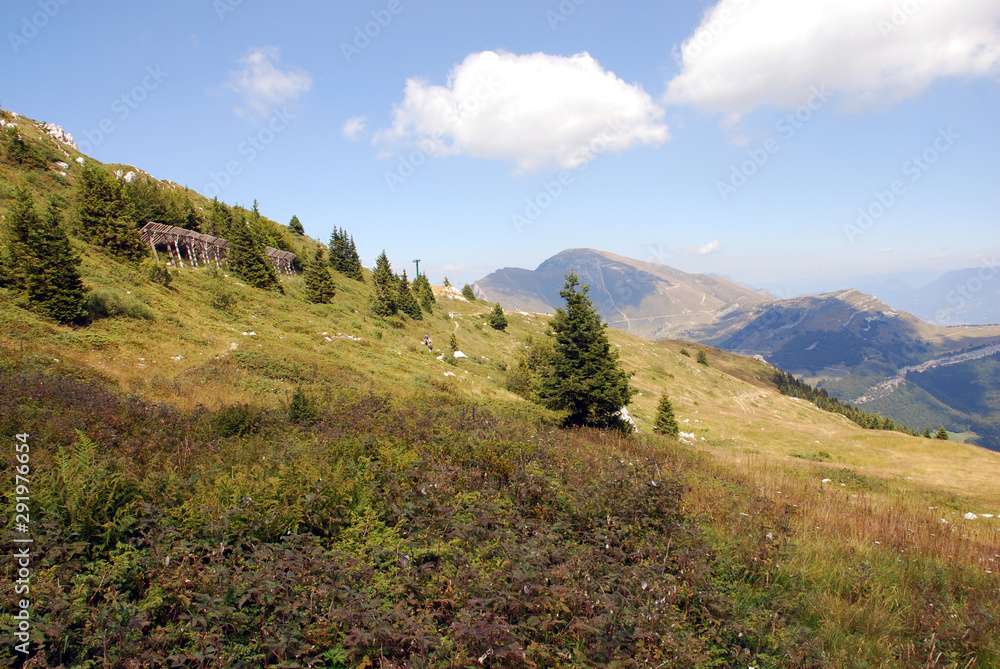 Naklejka premium Berg Monte Baldo am Gardasee in Norditalien