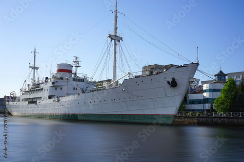 The Soviet research vessel Vityaz is in the Museum of the World ocean, is located on the quay of the river Pregolya.