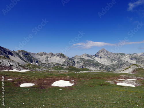 suggestivo panorama  montano di Campo Imperatore in Italia photo