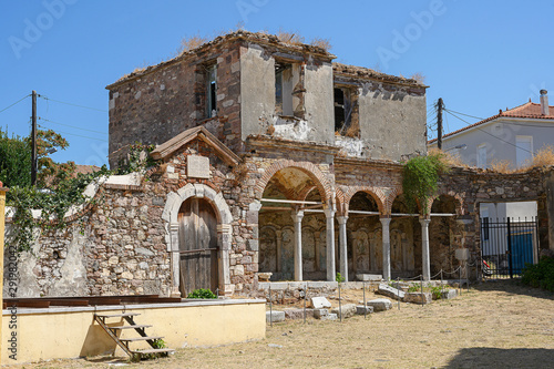 Innenhof der Yeni Cami-Moschee in Mytilini, Insel Lesbos, Griechenland photo