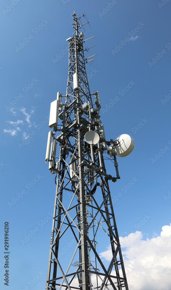 Big antenna with many repeater to telephony Big antenna with many repeater to telephony