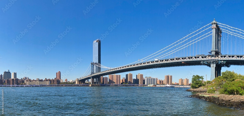 Naklejka premium Most Brookliński nad East River w Nowym Jorku