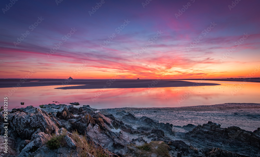 Fototapeta premium Spectacular sunset close to Mont Saint-Michel