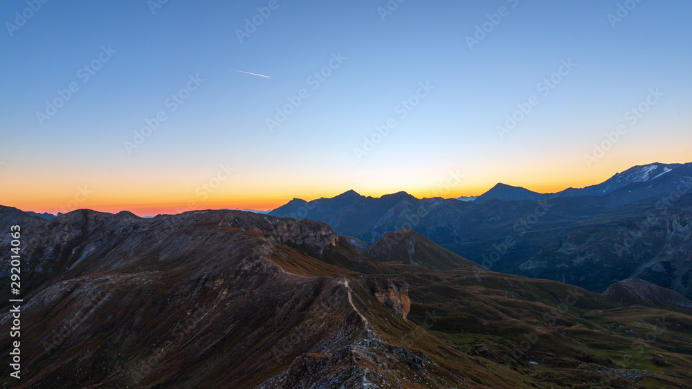 Sonnenaufgang auf der Edelweissspitze im Hohe Tauern Nationalpark, Österreich