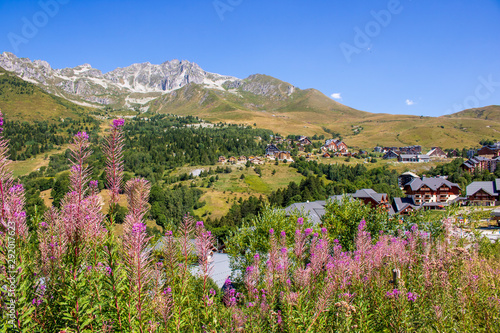Station de Saint-François-Longchamp en été, Savoie, France
