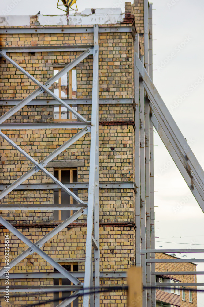 Building with reinforced wall, strengthen old brick wall structure