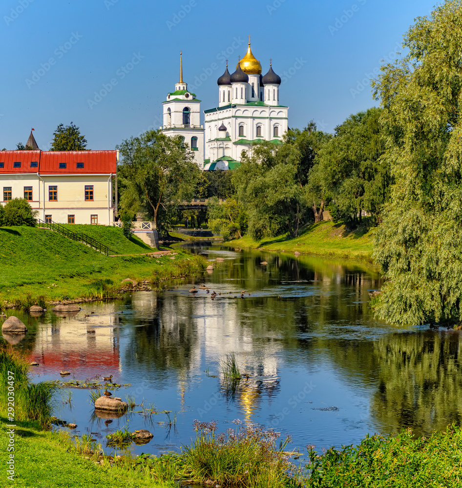  Holy Trinity Cathedral, a landmark of the city, one of the oldest temples in Russia.