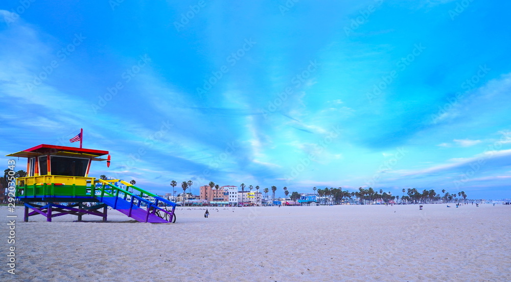Naklejka premium Venice Beach California Boardwalk and Lifeguard Stand