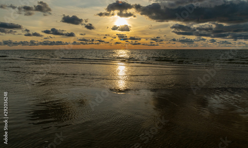 Fototapeta Naklejka Na Ścianę i Meble -  beautiful photography with sunset by the sea, beautiful and colorful sky