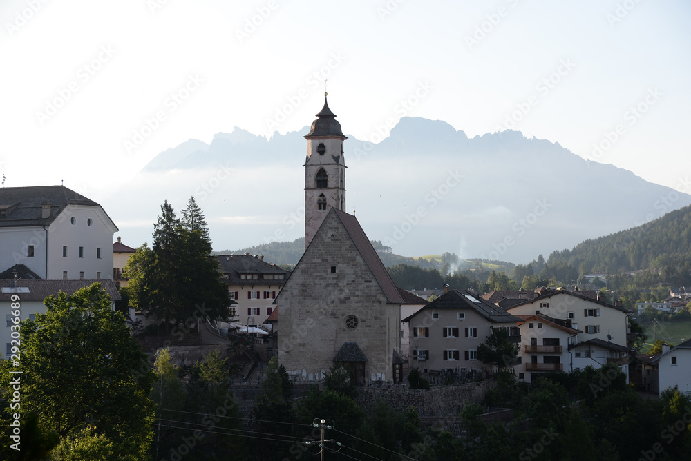 Fototapeta premium Deutschnofen mit Latemar
