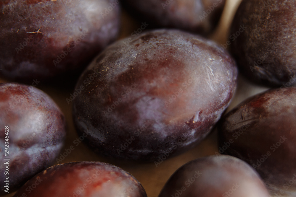 Fototapeta premium Plums macro in wood plate