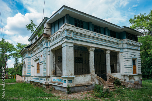 Old abandoned mansion in Turmasovo village, Tambov region © Mulderphoto