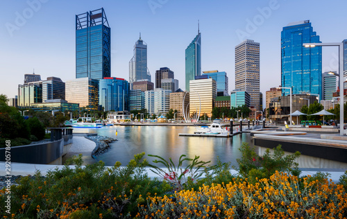 Fotografia Cityscape of Perth WA from Elizabeth Quay after sunset