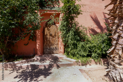 decorated door in Marrakesh © Casa.da.Photo