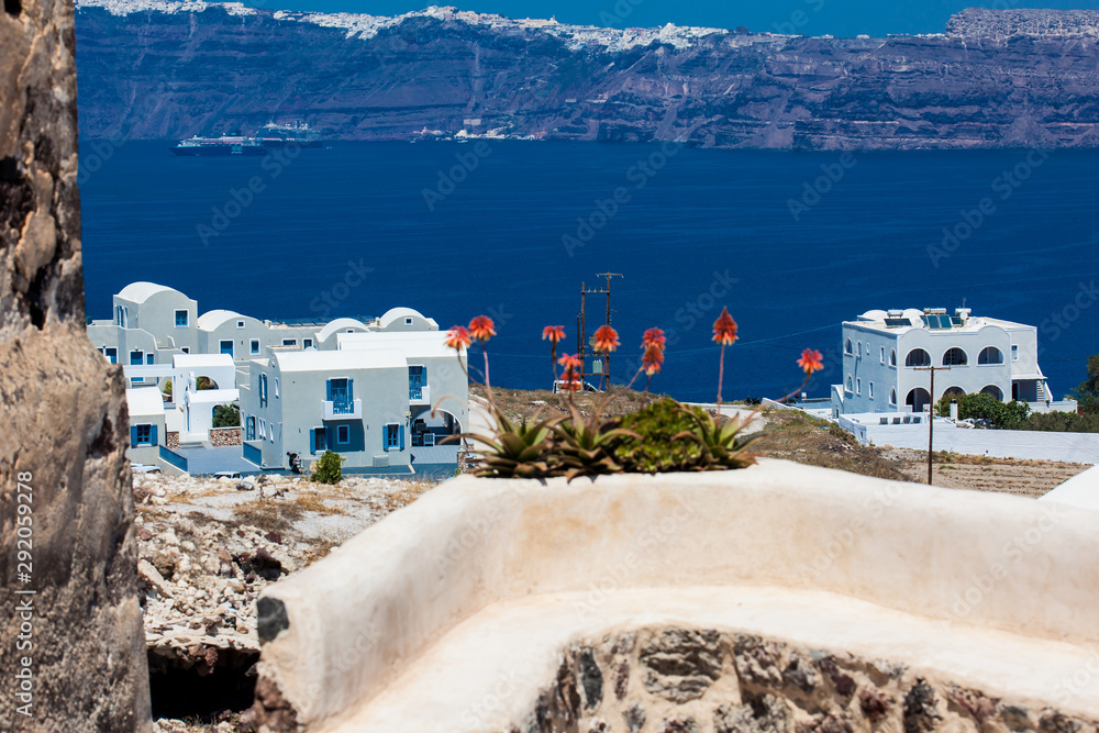 Φωτογραφία View of the Aegean sea from the ruins of the Castle of Akrotiri also known as Go