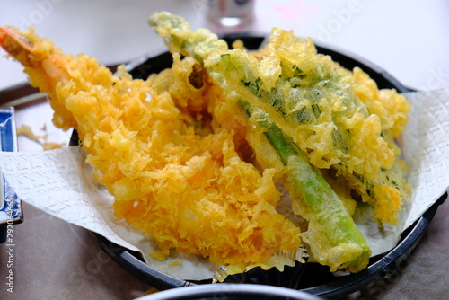 天ぷら盛り合わせ 海老 アスパラの天ぷら 舞茸 かぼちゃ 和食 tempra 夕食 ソバ サクサク