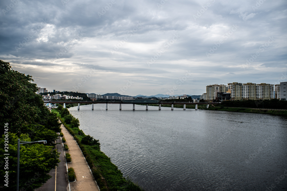 韓国・大邱の川にある陸橋