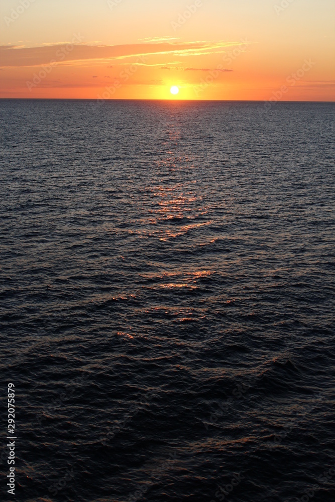 Obraz premium フェリー 朝焼け