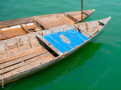 Canvastavla Vietnamese sampan boats on smooth water