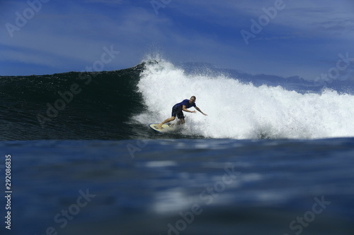 Surfen in El Tunco, El Salvador