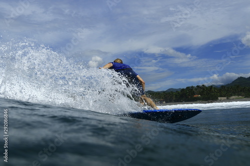 Surfen in El Tunco, El Salvador © H-Media