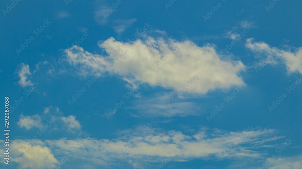 lndigo bule sky bright white clouds lndigo bule sky bright white clouds