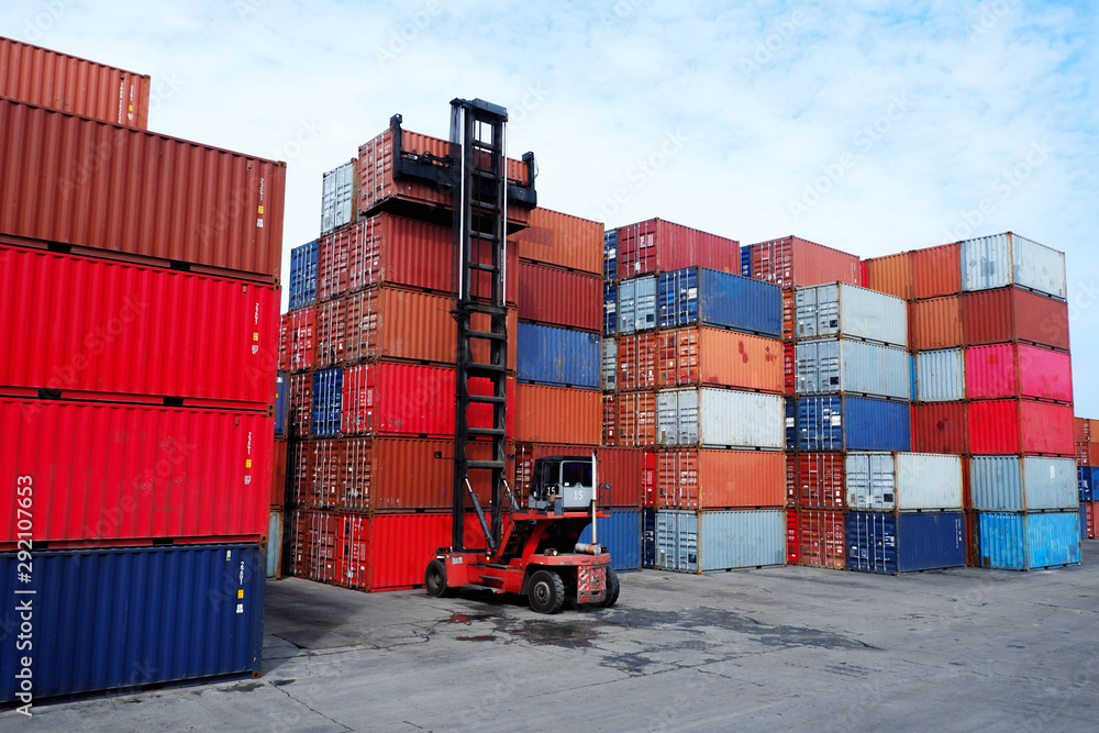 Container handlers Storage containers for import and export Container handlers Storage containers for import and export